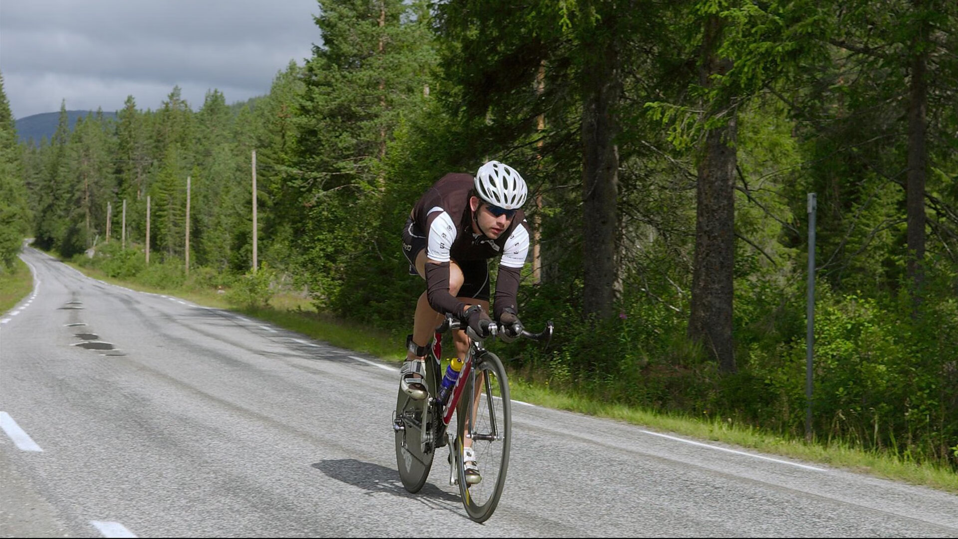 _冬季温泉运动体验：泡温泉、打冰壶两不误_，温泉适合冬天泡还是夏天泡